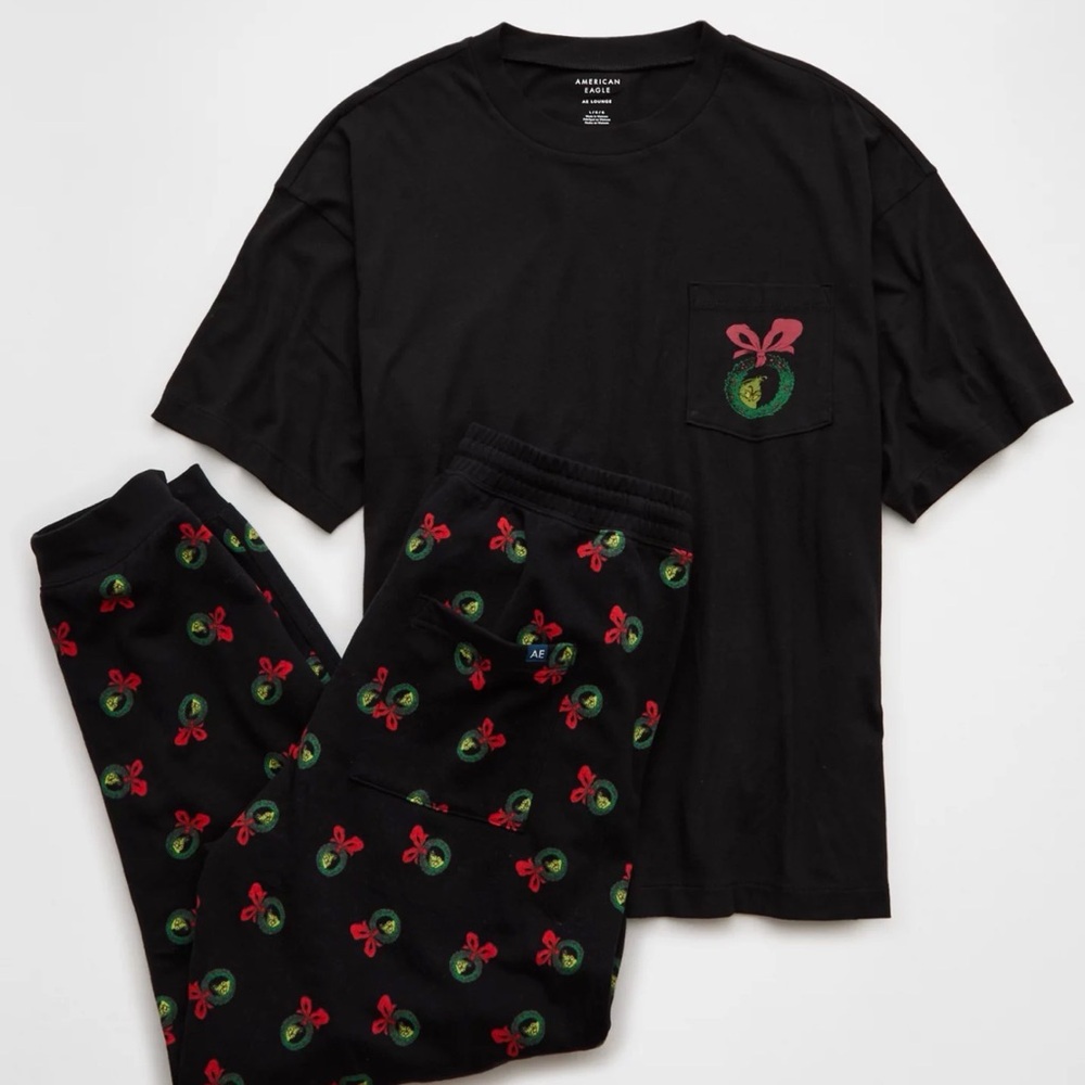 American Eagle Outfitters Kids Black Pajama Set with Wreath Design